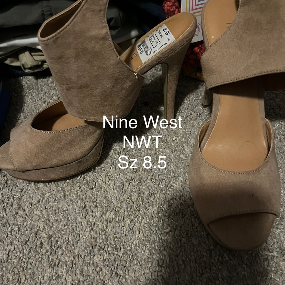 Sz 8.5 taupe heels by Nine West